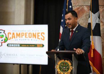 Cámara de Representantes rinde homenaje a los Campeones del béisbol doble A Pescadores del Plata de Comerío