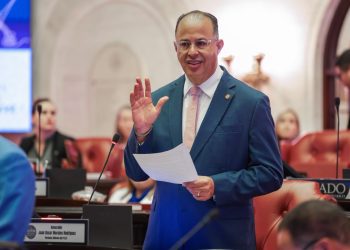 Senado conmemora 50 años de la clase de medicina de 1976 del Recinto de Ciencias Médicas   