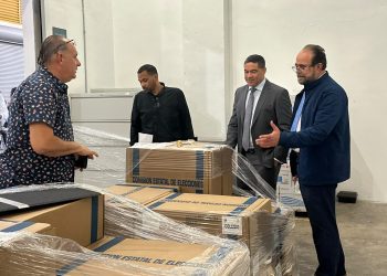 Completado el proceso de sellado de maletines y carga de camiones camino a las elecciones especiales en Cataño