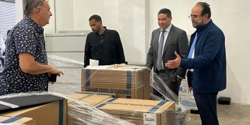 Completado el proceso de sellado de maletines y carga de camiones camino a las elecciones especiales en Cataño