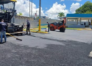 Alcalde anuncia culminación de trabajos de asfaltado en tres escuelas de San Lorenzo