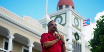 Vega Baja reconoce trayectoria de empleados con incentivo por años de servicio