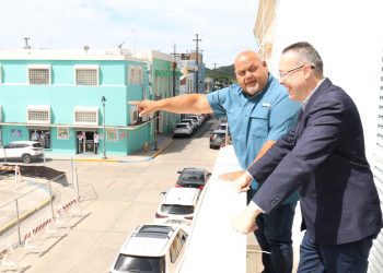 Alcalde de a Guayama presenta las necesidades del pueblo al defensor de las Personas con Impedimentos