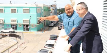 Alcalde de a Guayama presenta las necesidades del pueblo al defensor de las Personas con Impedimentos