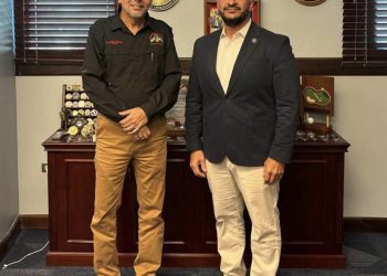 Alcalde de Hatillo presenta la agenda de seguridad al comisionado de la Policía