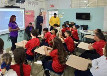 Orientan a estudiantes de Guayama sobre Bullying e intimidación