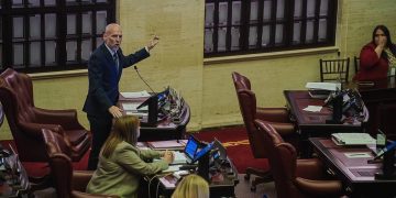 Ángel Toledo emplaza a Pablo José a mostrar los resultados de su gestión energética en Washington