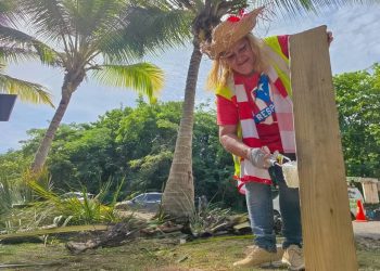 Unen esfuerzos para limpiar, remover escombros y embellecer Las Ruinas, de Punta Borinquen, en Aguadilla