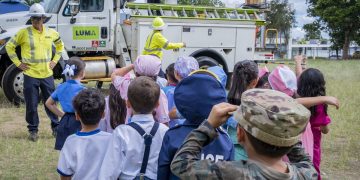 Estudiantes de Cayey conocen de cerca el trabajo de las brigadas de LUMA para servir a las comunidades