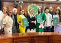 Representante Hau reconoce el liderazgo y disciplina de jóvenes cayeyanas