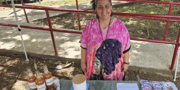 Estudiante de UPR Utuado presenta el prototipo de Mavibre en Caguas