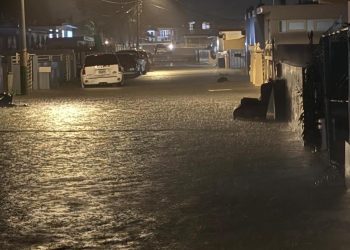 Tras inundaciones de anoche en Toa Baja, denuncian falta de mantenimiento de alcantarillados y cuestionan inacción del alcalde Betito Márquez